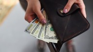 Dólar cierra la semana con precio a la baja; este es el valor para la tarde del 17 de octubre