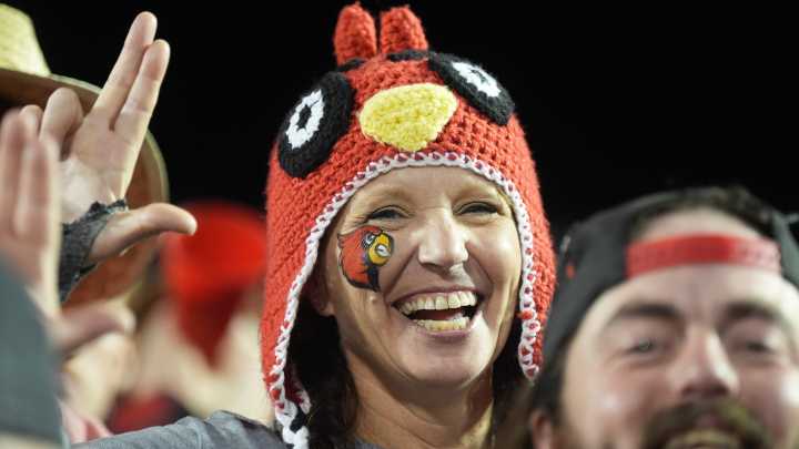 Louisville football fans celebrate homecoming game at L&N Stadium