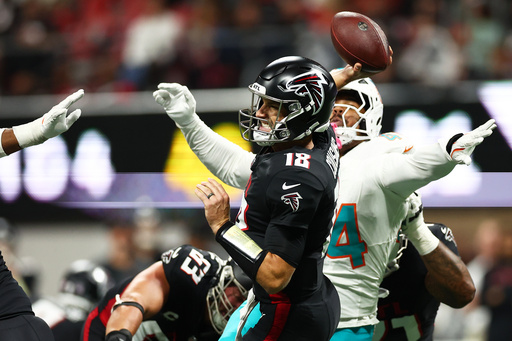 Kirk Cousins lidera la ofensiva de los Falcons como titular en estrepitosa derrota