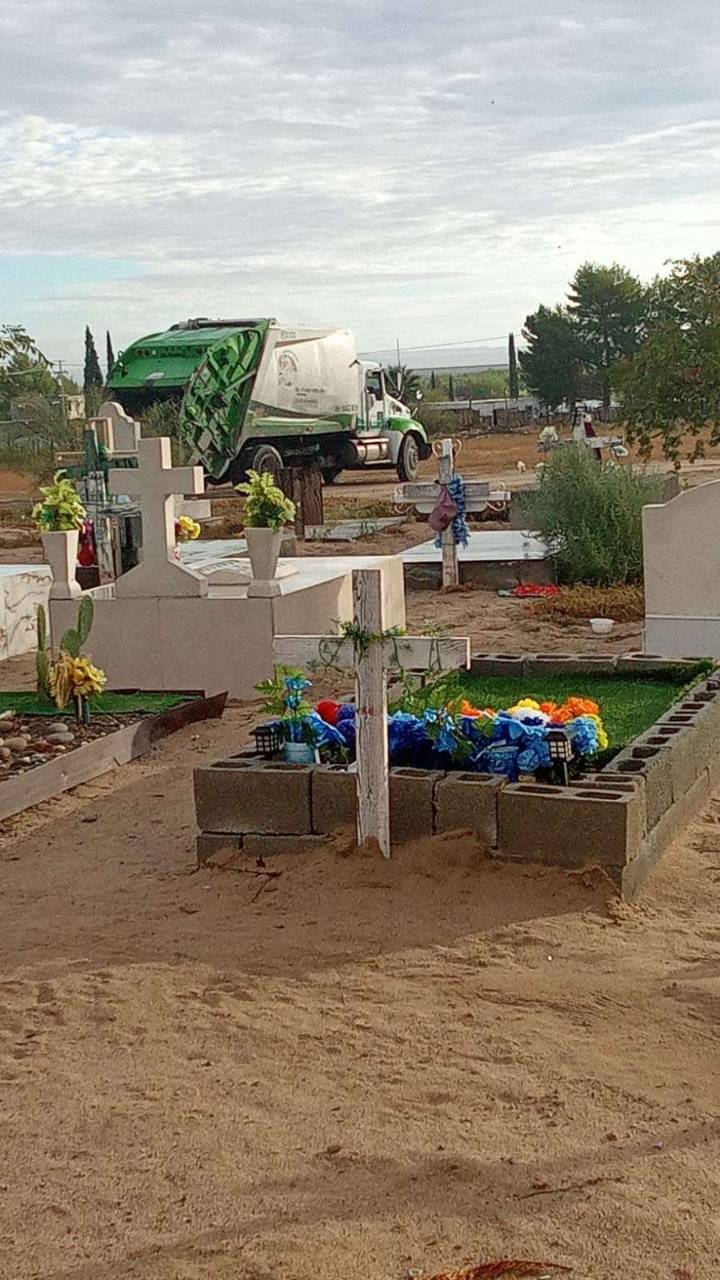 Preparan panteones municipales para el Día de Muertos