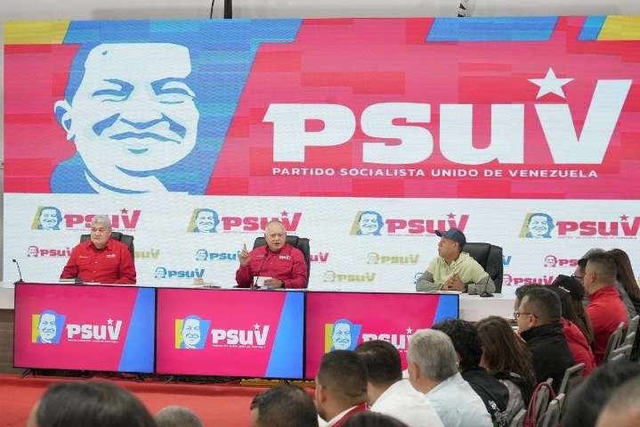 Psuv: “Este país no se detiene y avanza”