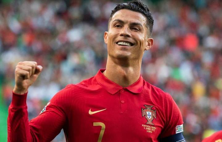 Cristiano Ronaldo: primer futbolista activo multimillonario