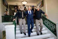 Pastor de 'megaiglesia' de Texas se declara culpable de abuso sexual infantil