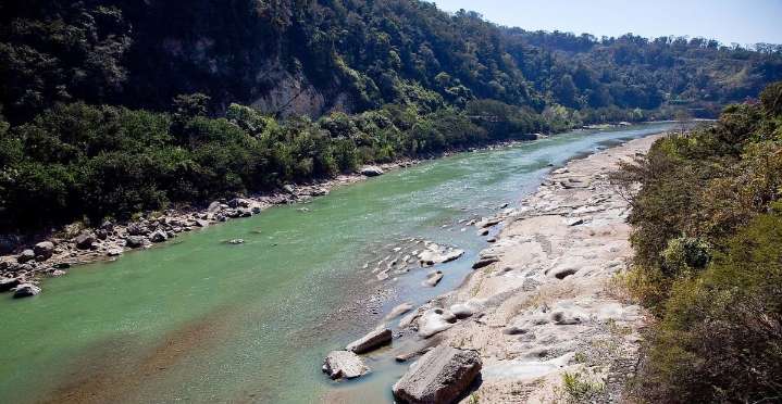 “El Bermejo mata”: pescadores denuncian contaminación y apuntan contra Seaboard