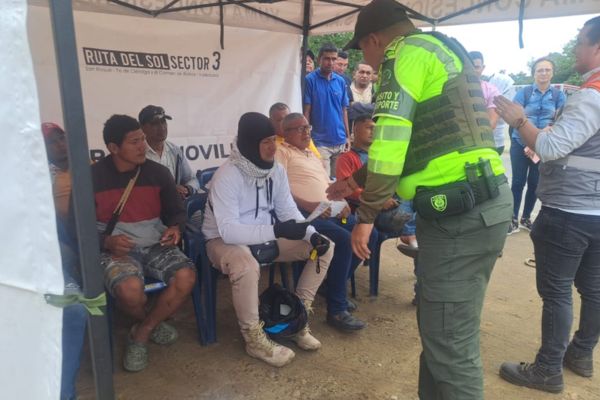 Realizan jornada de prevención vial en El Difícil para fomentar la seguridad en las carreteras del Magdalena