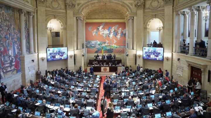 'Bomba fiscal': expertos alertan que el presupuesto del 2026 deja al país al borde de una emergencia económica