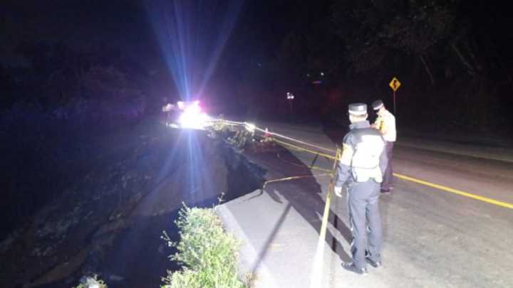 Se Desgaja Carril de Carretera en Puebla por Fuertes Lluvias: Hay Cierre Parcial