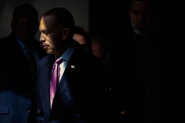 Jeffries attempts to take national spotlight amid shutdown battle
