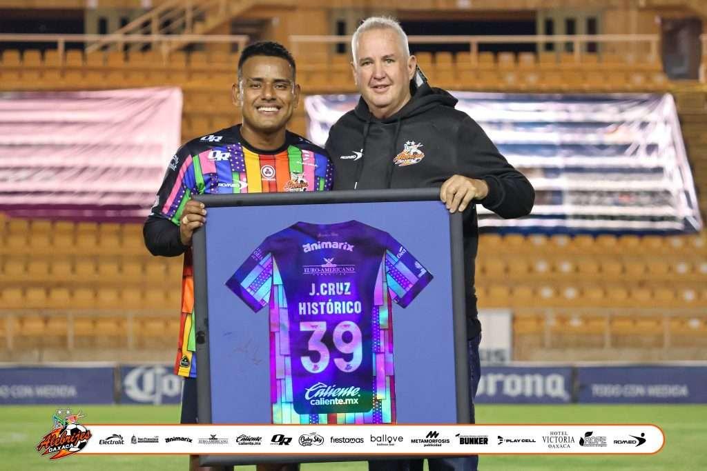 ¡Julio Cruz se consagra como el máximo goleador histórico de Alebrijes de Oaxaca!