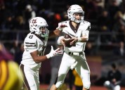 Football: Emmett Dowling lifts Mount Carmel past Loyola