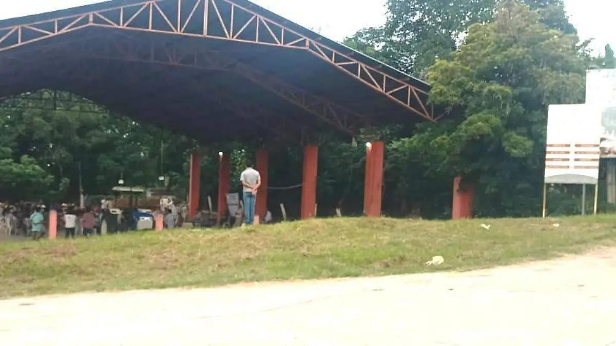Huejutla: Por incumplir con supuesta denuncia, retienen a funcionarios de subsecretaría de Gobierno