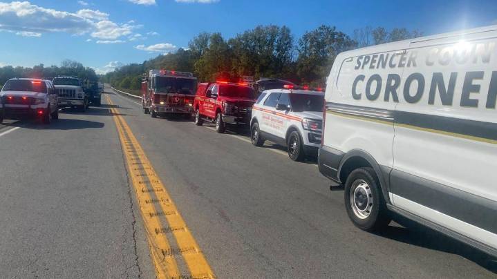 2 dead after crash involving motorcycle near Mt. Washington