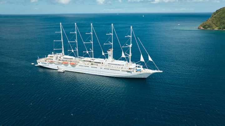 El gigante de los mares vuelve este otoño a España con dos travesías que combinan lujo, bienestar y aventura