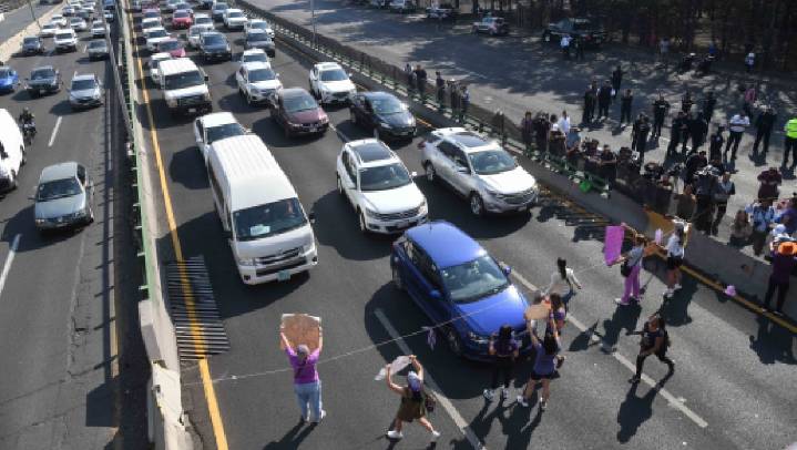 Manifestantes realizan bloqueos en el Valle de México