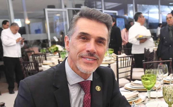 Joaquín López-Dóriga pierde la paciencia con Sergio Mayer en plena transmisión