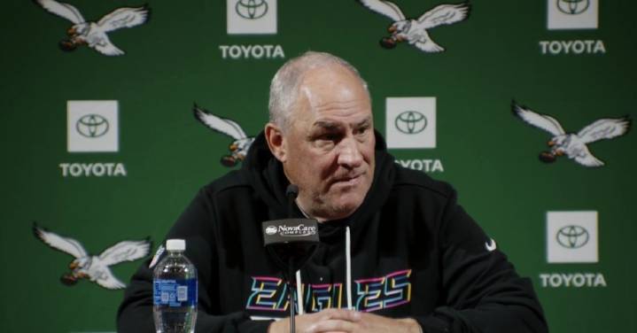 Vic Fangio reacts to Brandon Graham returning to the Eagles
