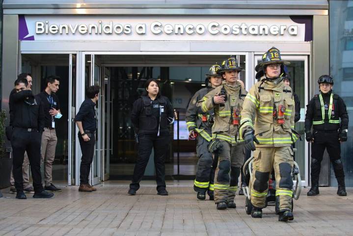 Costanera Center reabre sus puertas tras incendio: hay ingreso controlado y restricción en tercer piso