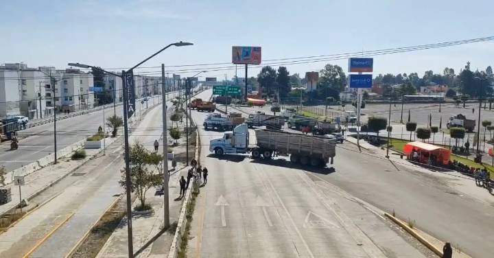 Transportistas bloquearon Periférico Ecológico; exigen respeto a fuentes laborales y denuncian agresiones