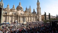 Más de 400.000 personas participan en la ofrenda floral a la Virgen del Pilar en Zaragoza