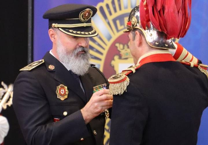 Heroísmo, investigación y servicio: León distingue con medallas de plata a sus policías locales