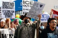 Acusan a demócrata por participar en protestas contra ICE