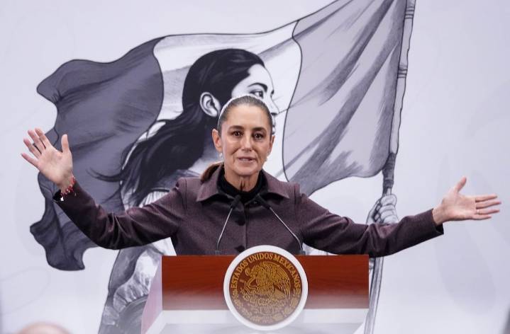 “Es una narrativa misógina”: Sheinbaum niega que AMLO tome decisiones en su gobierno