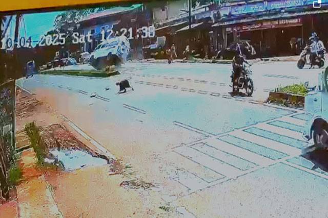 Tempo traveller overturns while avoiding accident involving woman, video goes viral
