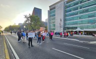 Trabajadores del SAT en CDMX inician paro de “brazos caídos” por mejores condiciones laborales
