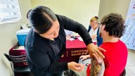Aplican vacunas contra sarampión a personal educativo