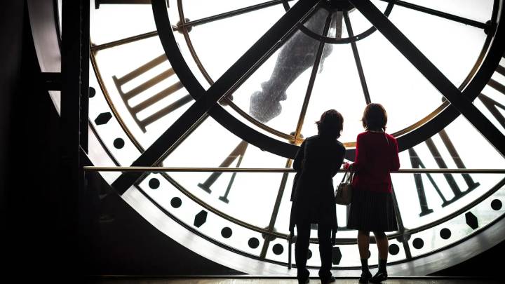 Bruselas hará un nuevo análisis de los efectos de eliminar el cambio de hora y apoya quitarlo: "Frustra a la mayoría"