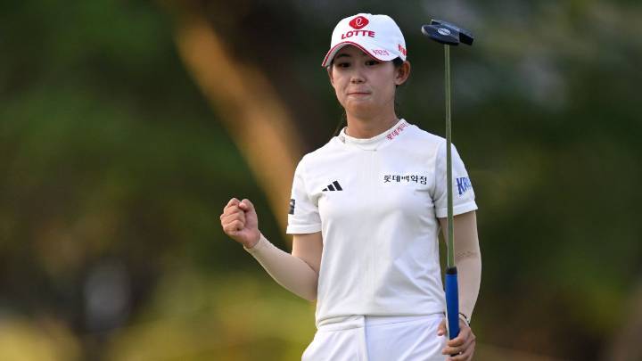 Hwang fires 62 to grab three-shot lead in LOTTE Championship