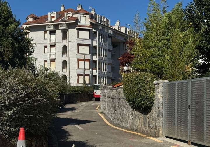 La calle El Cine de Noja será más accesible y dirá adiós a los charcos