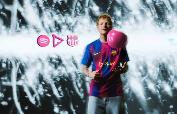 Ed Sheeran y el logo de su nuevo álbum ‘Play’ en la camiseta del Barça del próximo clásico