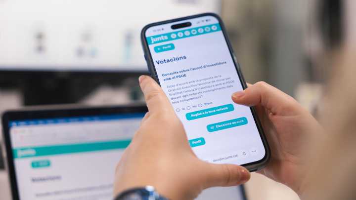 La militancia de Junts avala a la cúpula y rompe con el PSOE con un 86,88% de los votos