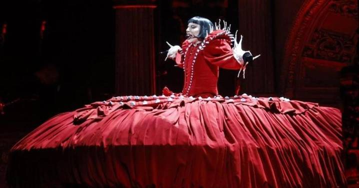 El sueño gótico de Lady Gaga se hace realidad en un Palau Sant Jordi en éxtasis