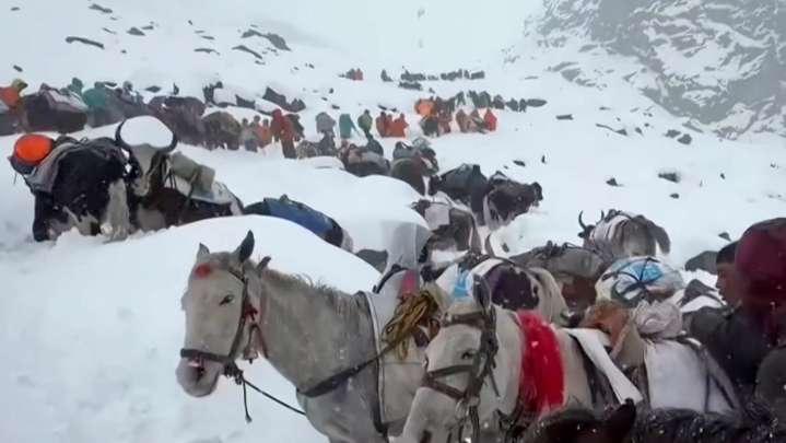 Snowstorm traps hundreds of hikers on Mount Everest during China's national holiday