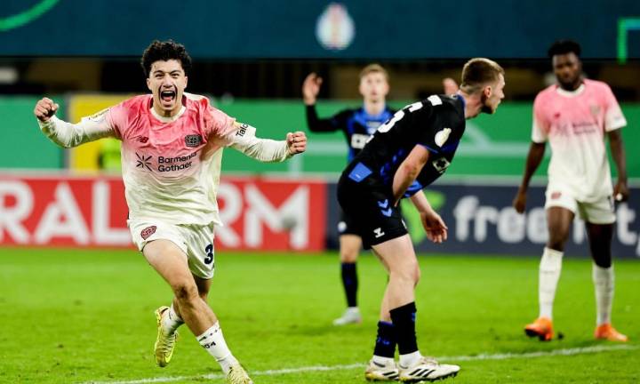 2-4. El Leverkusen salva la papeleta en la prórroga