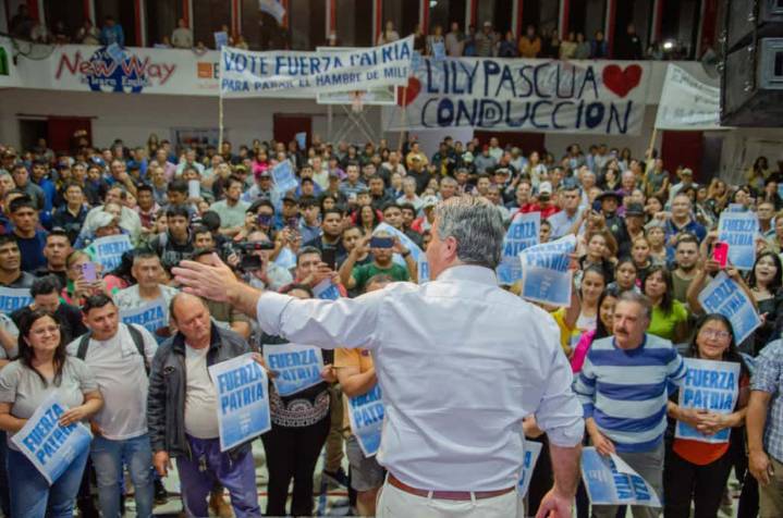 Capitanich cerró campaña en Villa Ángela y llamó a votar por la celeste y blanca