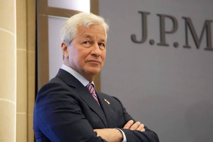 JP Morgan se reunirá con Luis Caputo por un paquete de apoyo para Argentina