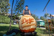 Home-grown pumpkins decorate home for Halloween, with a special ‘go!’ gourd for Dodgers