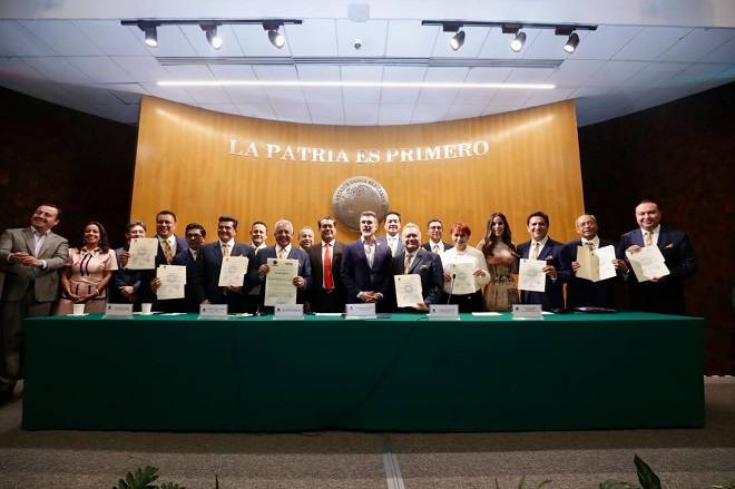 Diputados de Morena rinden homenaje a Sonora Santanera por su 70 aniversario
