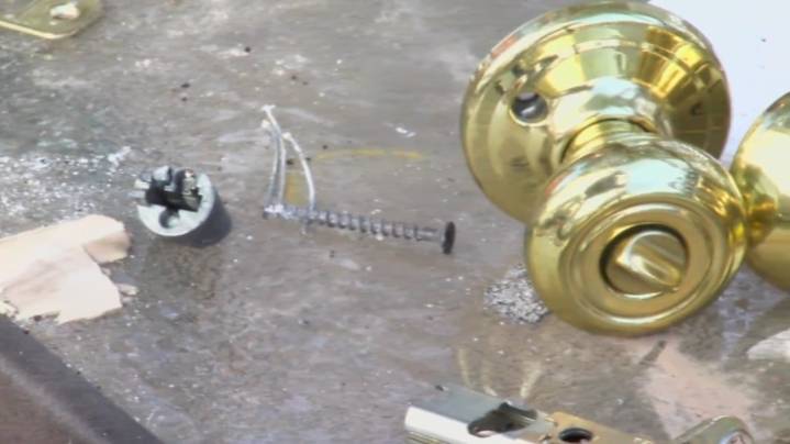 ‘I thought I was robbed,’ Maumelle woman returns to find police kicked in her door