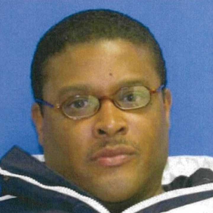 Murder suspect hunted after legal hiccup frees him