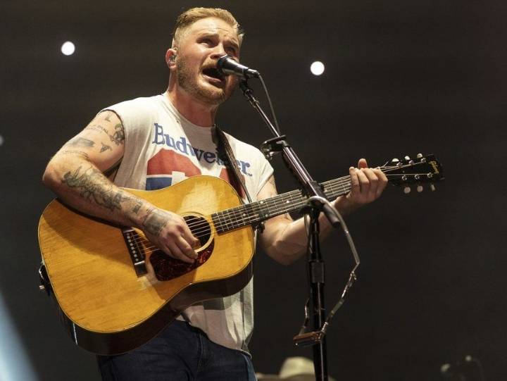 Country singer Zach Bryan criticizes ICE in new song