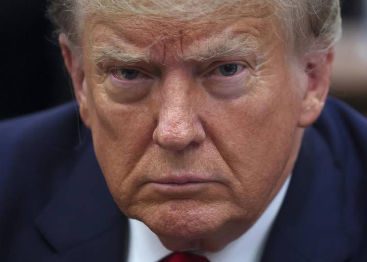 Trump anuncia aranceles del 100 % para China por su postura comercial “hostil”