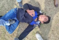 Taxistas de Amozoc detienen a presunto asaltante y esperan autoridades