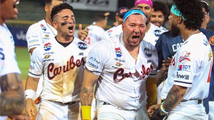Caribes sorprendió este domingo y dejó en el terreno al Caracas con marcador de 11