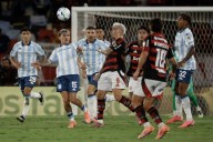 Costas haría al menos dos cambios en Racing