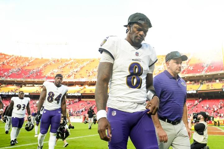 Deadspin | Lamar Jackson (hamstring) remains sidelined as Ravens prepare for Rams