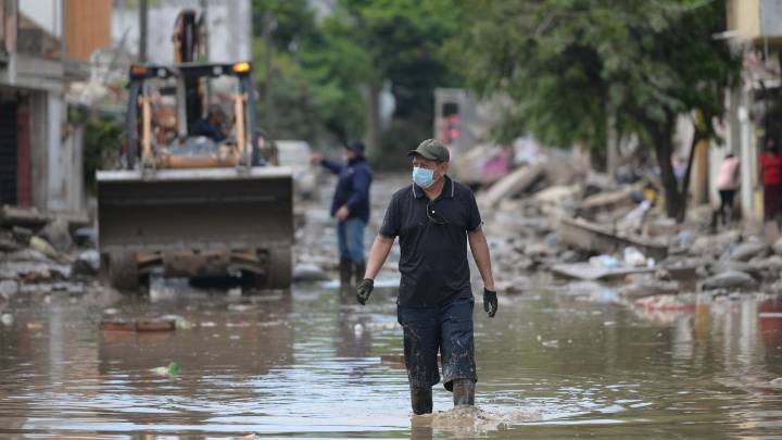Mexico faces devastating floods and landslides, 37 dead